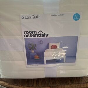 Room Essentials Satin Quilt - Soft Cream